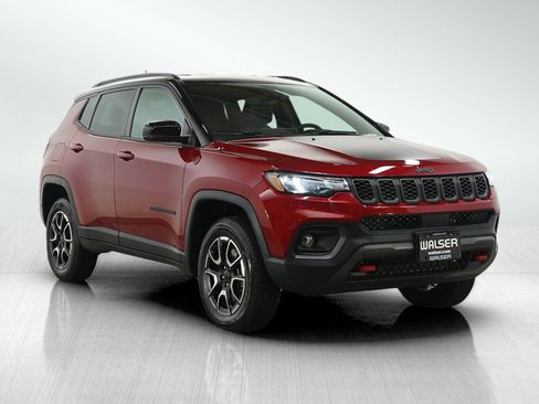 Used 2025 Jeep Compass Trailhawk AWD/4WD image 8