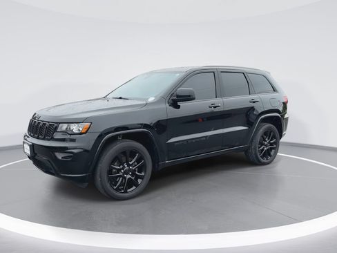 Used 2020 Jeep Grand Cherokee Altitude AWD/4WD image 4