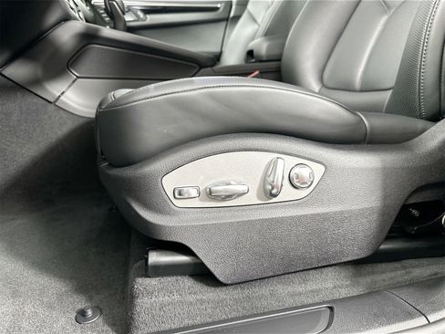 Certified 2025 Porsche Macan image 32