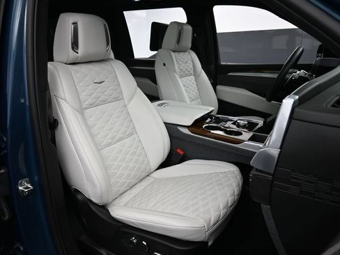 Used 2025 Cadillac Escalade ESV Sport Platinum AWD/4WD image 36