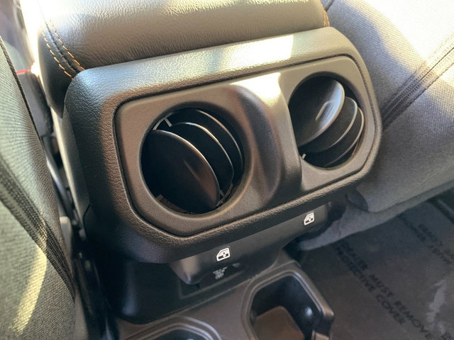 Used 2025 Jeep Wrangler Unlimited Sahara AWD/4WD image 18