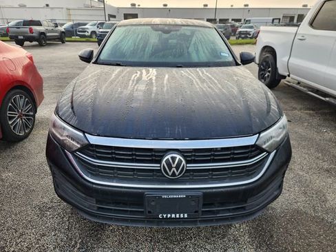 Used 2022 Volkswagen Jetta SE image 2