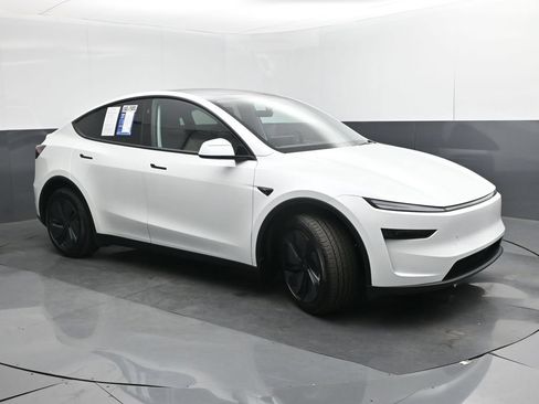 Used 2026 Tesla Model Y 2WD image 37