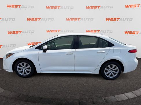 Used 2020 Toyota Corolla LE FWD image 2
