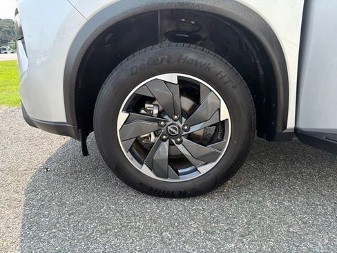 Used 2024 Nissan Rogue SV AWD/4WD image 25