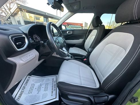 Used 2021 Hyundai Venue SEL FWD image 9