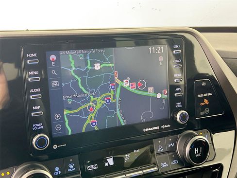 Used 2021 Toyota Highlander XLE image 14