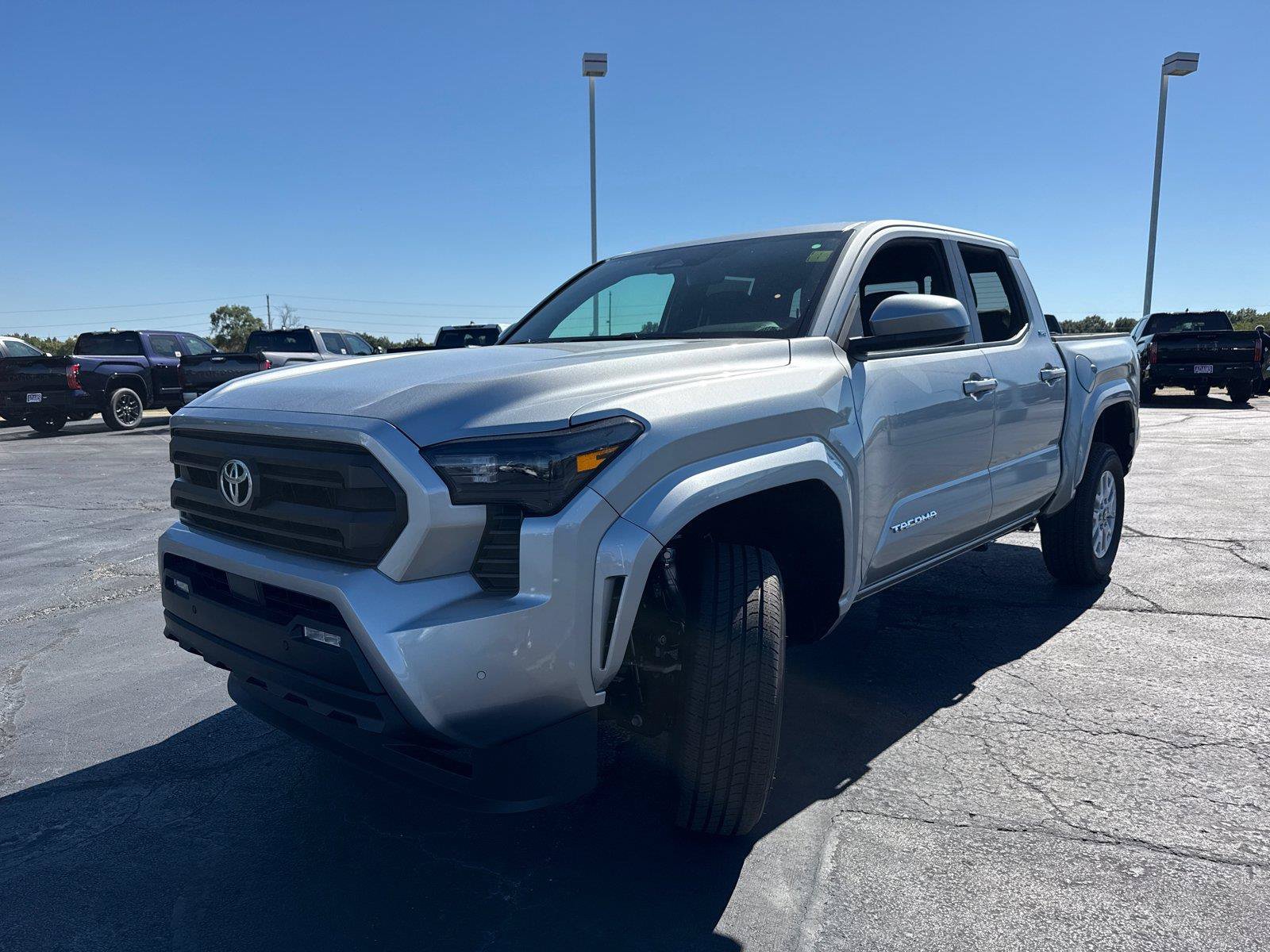 Used 2026 Toyota Tacoma SR5 AWD/4WD image 4