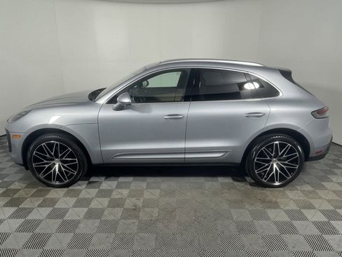 Used 2025 Porsche Macan image 2