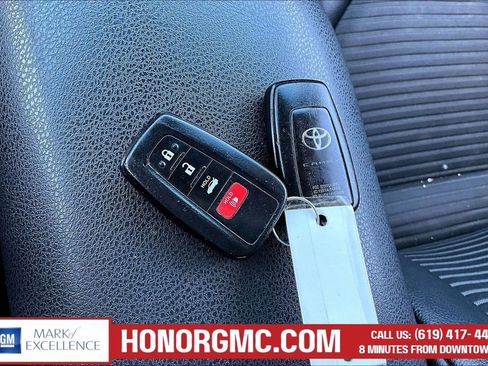 Used 2020 Toyota Camry SE w/ Convenience Package image 30