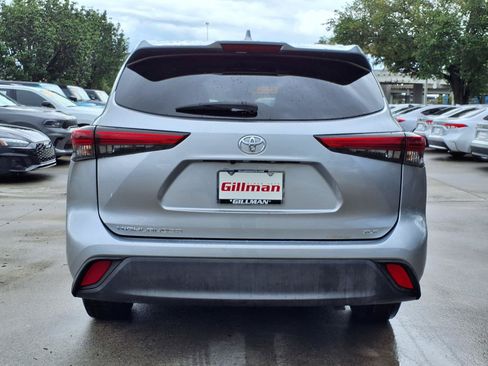 Used 2022 Toyota Highlander XLE FWD image 28