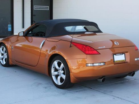 Used 2006 Nissan 350Z Touring RWD image 22