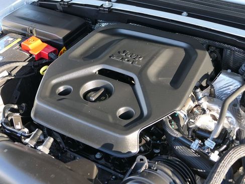 Used 2025 Jeep Wrangler Unlimited Sahara image 29