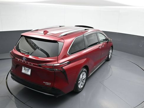 Used 2021 Toyota Sienna Platinum AWD/4WD image 39