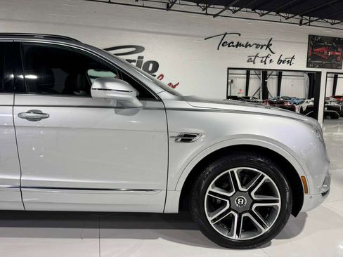 Used 2018 Bentley Bentayga image 52