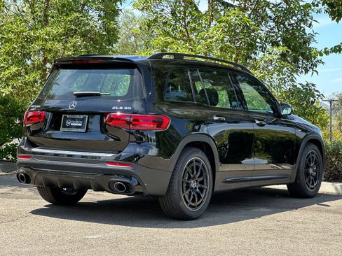 Used 2025 Mercedes-Benz GLB 35 AMG 4MATIC image 3