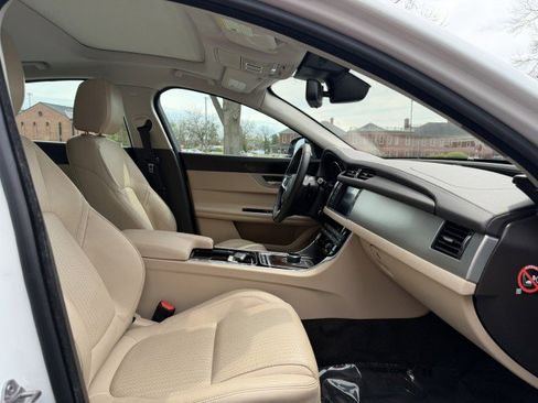 Used 2018 Jaguar XF Prestige image 28