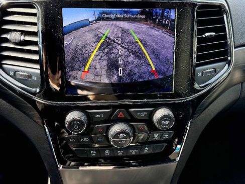 Used 2020 Jeep Grand Cherokee Altitude image 14