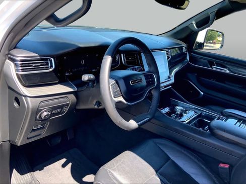 Used 2022 Jeep Wagoneer Series III w/ Premium Group I AWD/4WD image 17