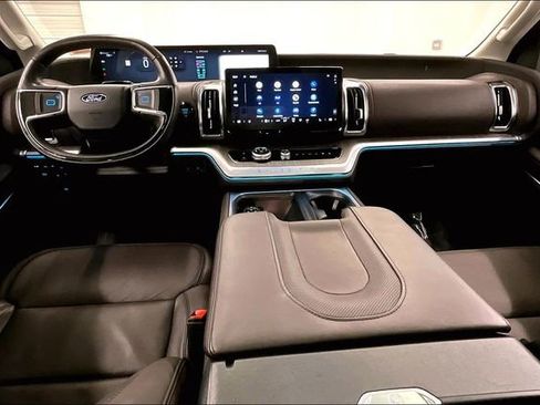 Used 2025 Ford Expedition Max Platinum w/ Platinum Ultimate Package AWD/4WD image 18