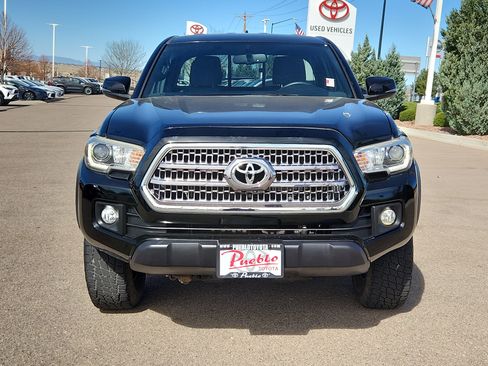 Used 2016 Toyota Tacoma TRD Off-Road w/ Premium & Technology Package image 5