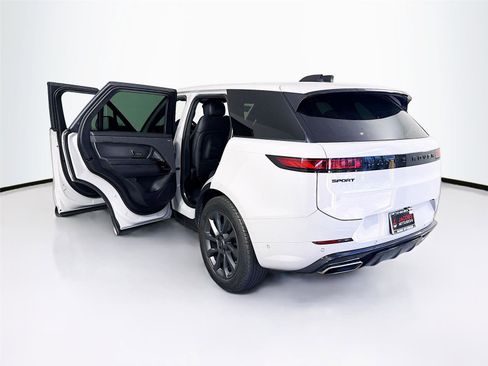 Used 2024 Land Rover Range Rover Sport Dynamic SE image 15