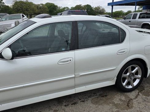 Used 2001 Nissan Maxima SE w/ (W08) Meridian Edition Pkg image 2