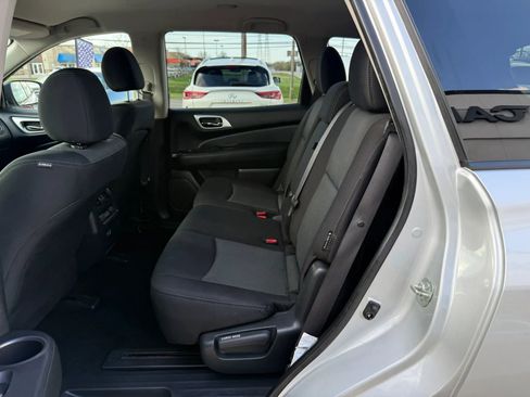 Used 2019 Nissan Pathfinder S image 18