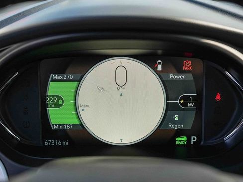 Used 2019 Chevrolet Bolt Premier FWD image 22