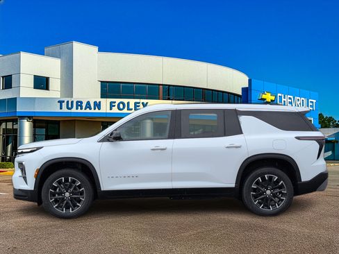 New 2026 Chevrolet Traverse LT w/ Sun and Wheel Package FWD image 2