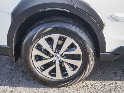 Used 2025 Subaru Outback Premium AWD/4WD image 8