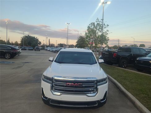 Used 2020 GMC Acadia SLT w/ Driver Alert Package II image 3