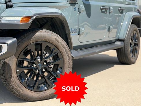 Used 2025 Jeep Wrangler Unlimited Sahara AWD/4WD image 8
