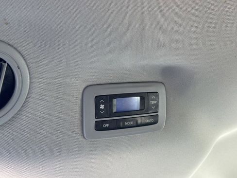 Used 2015 Toyota Sienna SE image 14