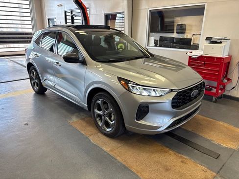 Used 2023 Ford Escape ST-Line w/ Tech Pack #1 AWD/4WD image 1