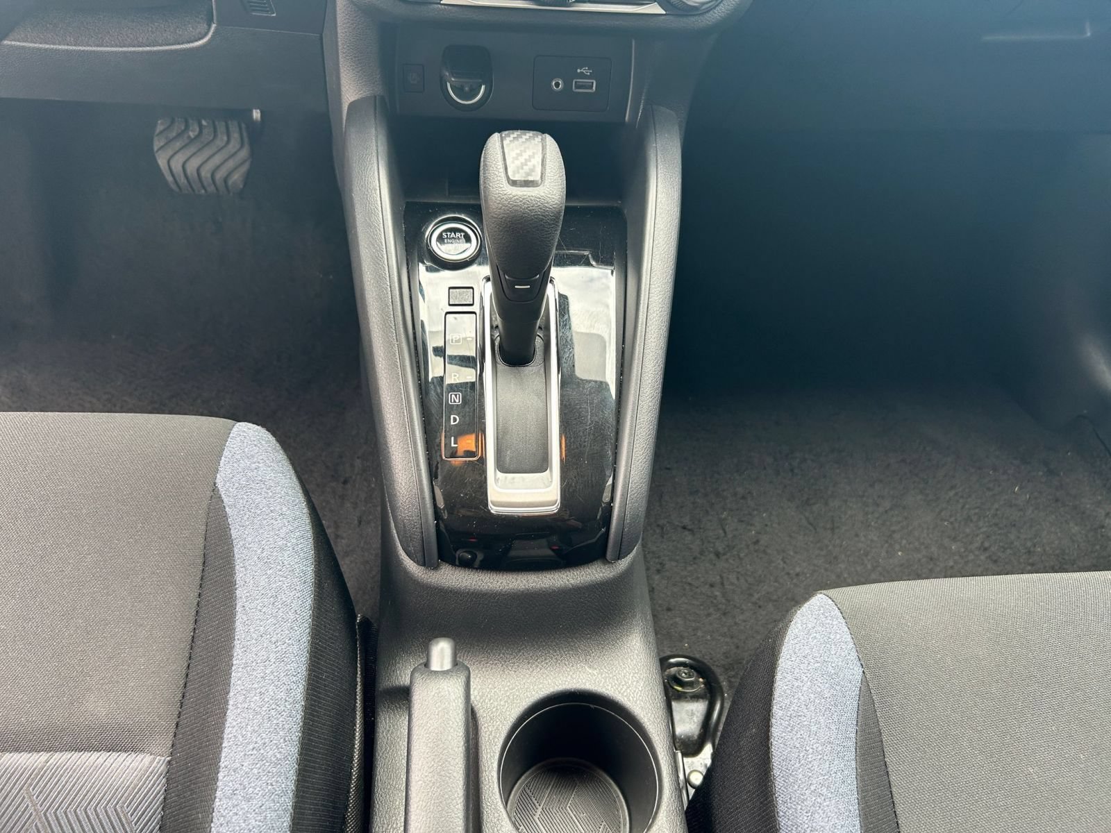 Used 2025 Nissan Versa SV FWD image 61