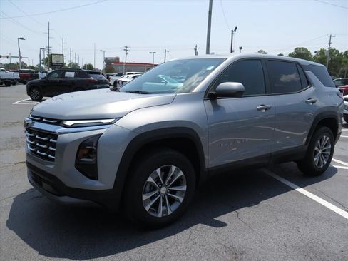 Used 2026 Chevrolet Equinox LT w/ Convenience Package II FWD image 8