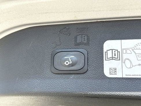 Used 2017 Ford Escape Titanium image 13