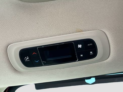Used 2018 Chrysler Pacifica Touring-L Plus FWD image 26
