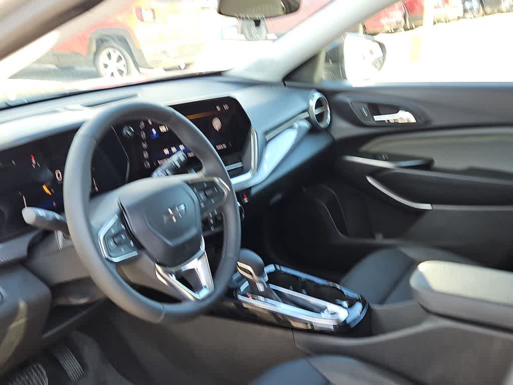 Used 2025 Chevrolet Trax ACTIV FWD image 10