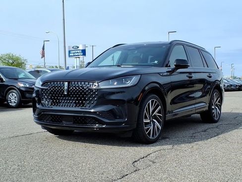Used 2025 Lincoln Aviator Black Label w/ Jet Appearance Package AWD/4WD image 3