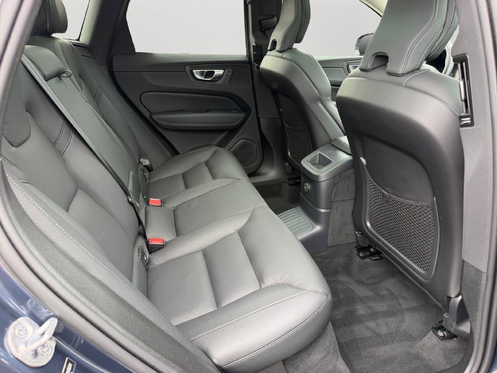 Certified 2024 Volvo XC60 T8 Plus w/ Climate Package AWD/4WD image 9