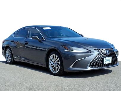 Used 2022 Lexus ES 300h Ultra Luxury w/ Accessory Package 2
