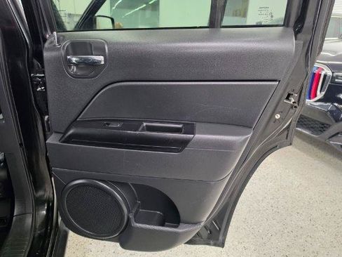 Used 2016 Jeep Patriot High Altitude FWD image 34