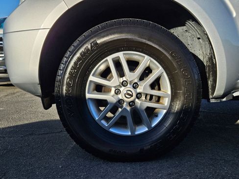 Used 2015 Nissan Frontier SV AWD/4WD image 13