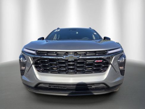 Used 2025 Chevrolet Trax RS w/ Driver Confidence Package FWD image 2
