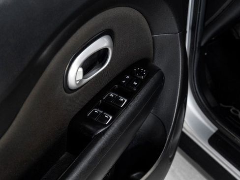 Used 2017 Kia Soul + image 36