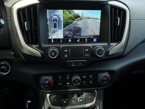 Used 2024 GMC Terrain Denali w/ Black Diamond Edition image 18