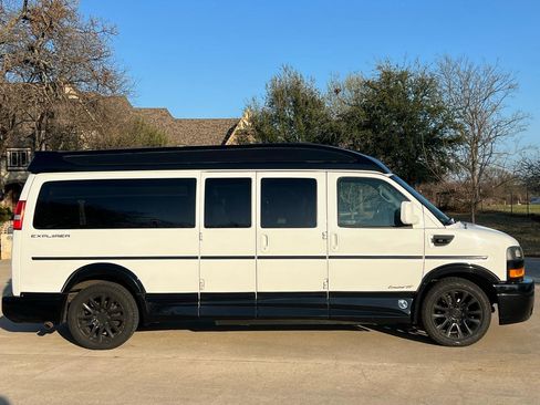 Used 2019 GMC Savana 2500 Extended w/ Enhanced Convenience Package image 6