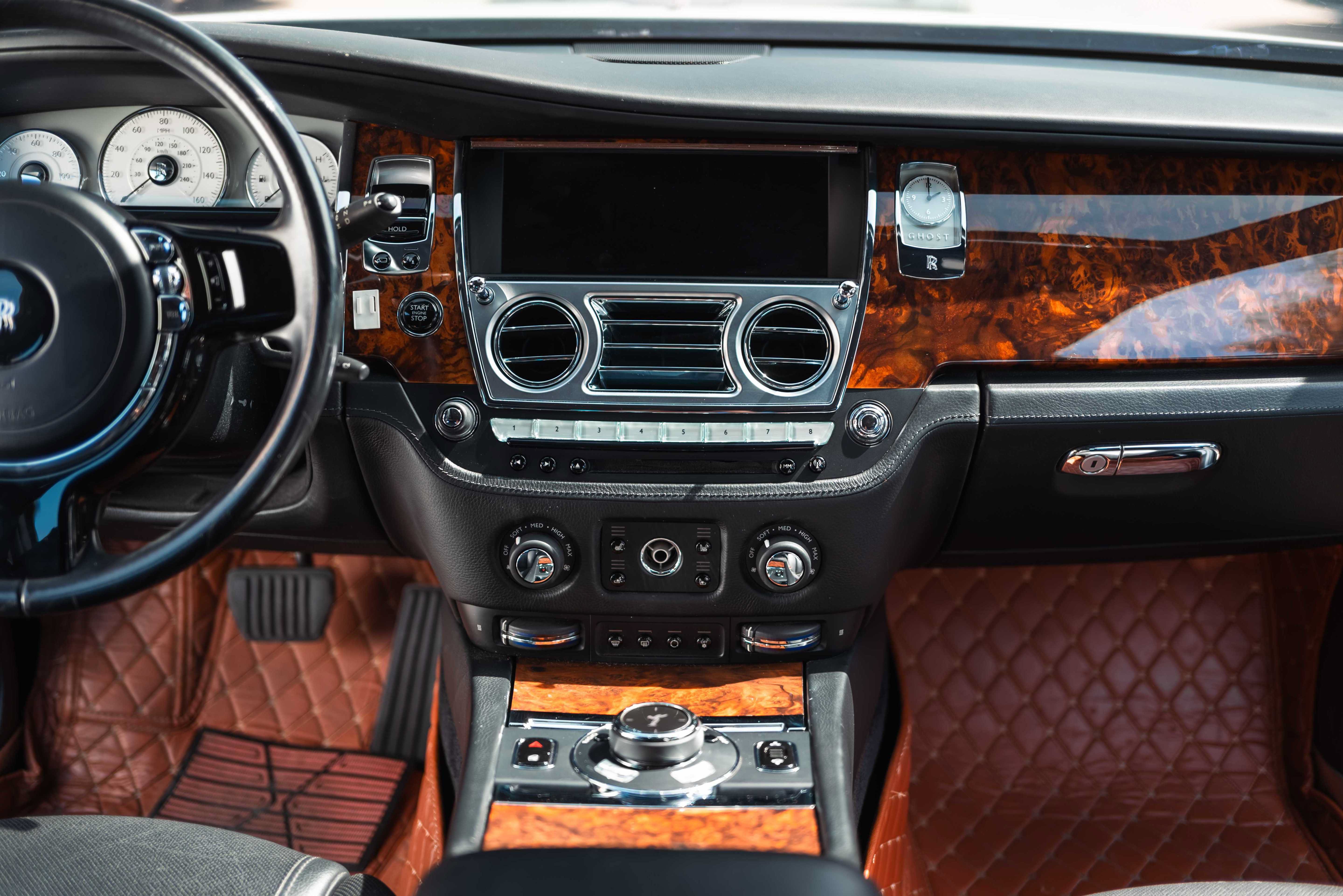 Used 2015 Rolls-Royce Ghost RWD image 11